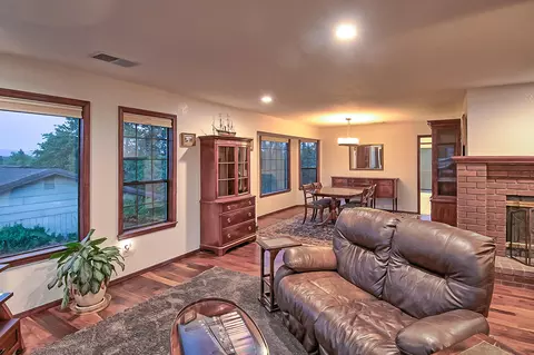 573 Royal Oaks Dr, Redding, CA 96001 photo 15