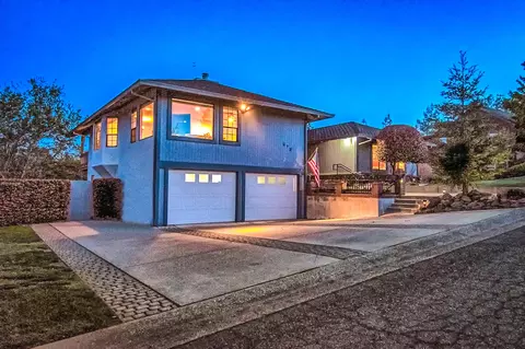 573 Royal Oaks Dr, Redding, CA 96001 photo 7