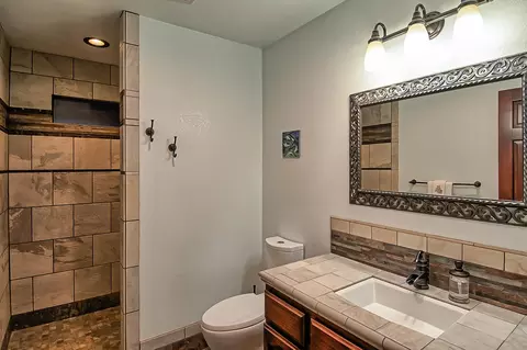 573 Royal Oaks Dr, Redding, CA 96001 photo 31