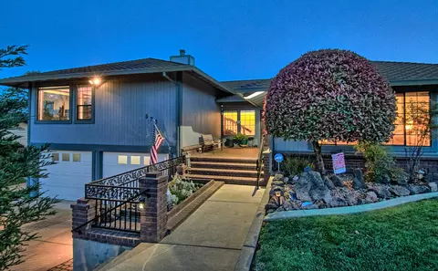 573 Royal Oaks Dr, Redding, CA 96001 photo 5