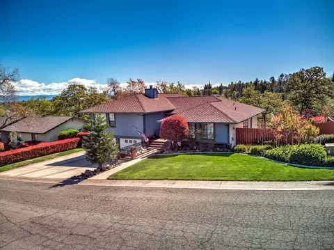 573 Royal Oaks Dr, Redding, CA 96001 photo 4