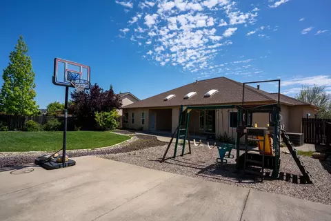 4196 Winter Green Ct, Redding, CA 96001 photo 3