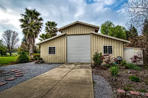 19745 Holstein Ln, Redding, CA 96002 photo 4