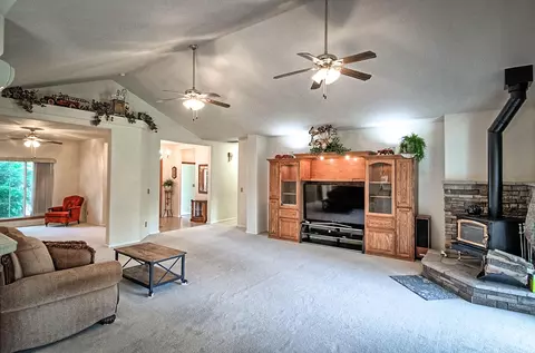 19745 Holstein Ln, Redding, CA 96002 photo 15