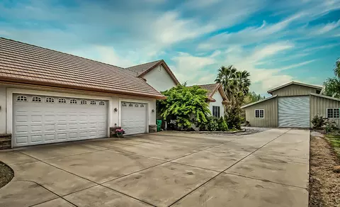 19745 Holstein Ln, Redding, CA 96002 photo 3