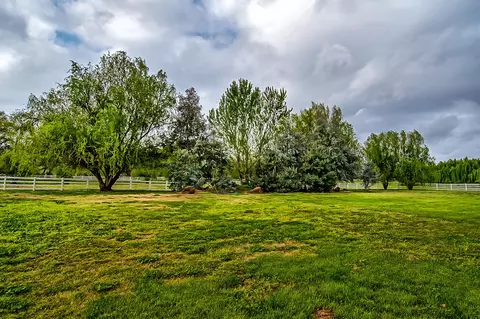 19745 Holstein Ln, Redding, CA 96002 photo 40