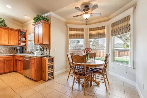 7508 Robles Dr, Redding, CA 96002 photo 5