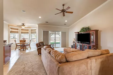 7508 Robles Dr, Redding, CA 96002 photo 8