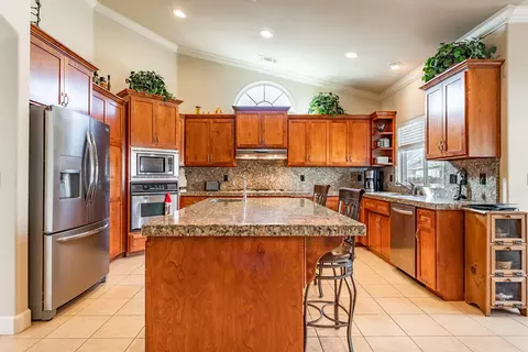 7508 Robles Dr, Redding, CA 96002 photo 3