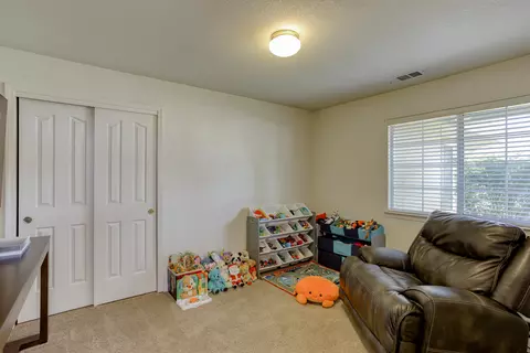 6558 Hemlock St, Redding, CA 96001 photo 8