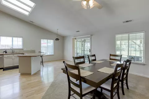 6558 Hemlock St, Redding, CA 96001 photo 9