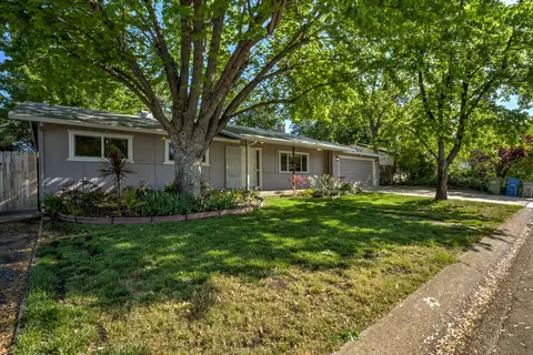 590 Terrace Dr, Redding, CA 96002 photo 3
