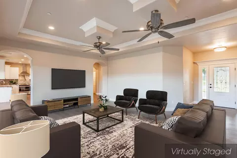 730 Sunriver Ln, Redding, CA 96001 photo 4