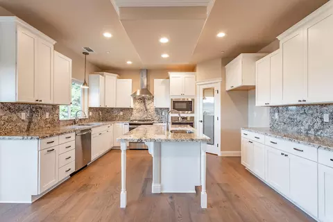 730 Sunriver Ln, Redding, CA 96001 photo 9
