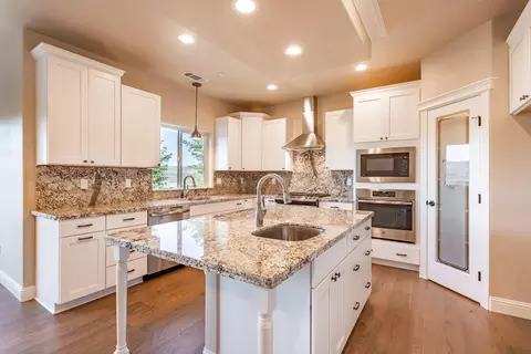 730 Sunriver Ln, Redding, CA 96001 photo 7