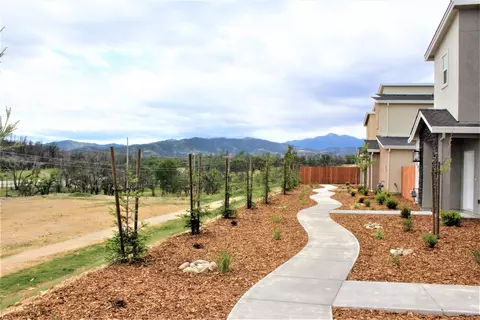 894 Congaree Ln, Redding, CA 96001 photo 9