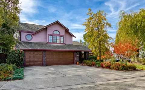 6055 Gleneagles Ct, Redding, CA 96003 photo 1