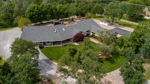 992 Paramount Way, Redding, CA 96003 photo 1