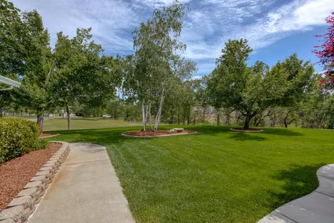 992 Paramount Way, Redding, CA 96003 photo 13