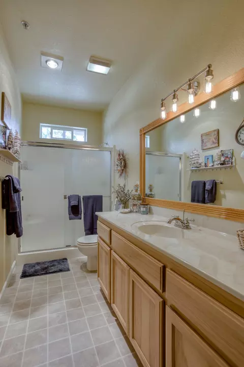 992 Paramount Way, Redding, CA 96003 photo 58