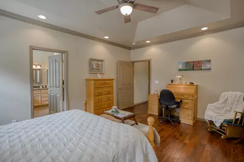 992 Paramount Way, Redding, CA 96003 photo 46