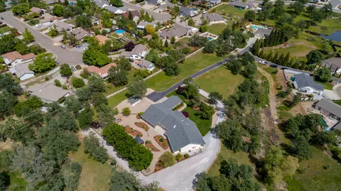 992 Paramount Way, Redding, CA 96003 photo 5