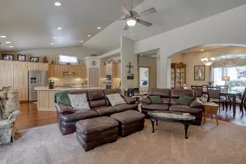 992 Paramount Way, Redding, CA 96003 photo 36