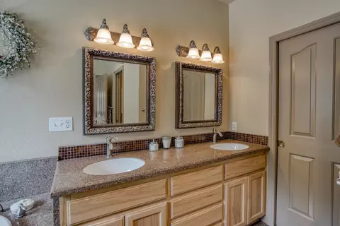 992 Paramount Way, Redding, CA 96003 photo 48