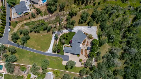 992 Paramount Way, Redding, CA 96003 photo 4