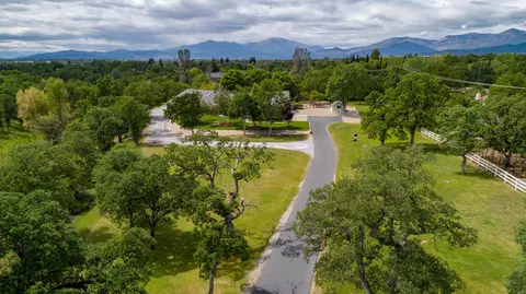 992 Paramount Way, Redding, CA 96003 photo 2