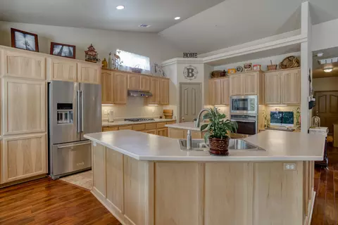 992 Paramount Way, Redding, CA 96003 photo 39