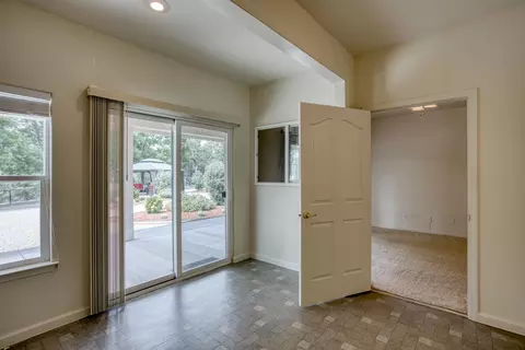 992 Paramount Way, Redding, CA 96003 photo 76
