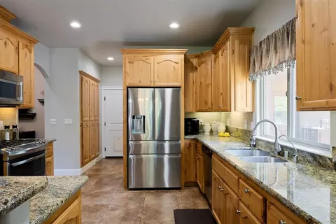6475 Ledgestone Ct, Anderson, CA 96007 photo 13