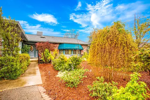 721 Collyer Dr, Redding, CA 96003 photo 4