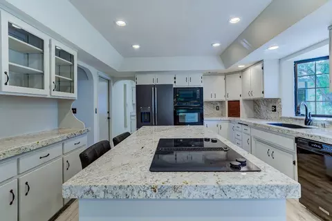 20369 Greenview Dr, Redding, CA 96002 photo 5