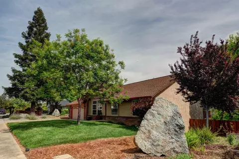 2631 Howard Dr, Redding, CA 96001 photo 2
