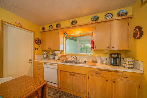 3310 Winding Way, Redding, CA 96003 photo 8