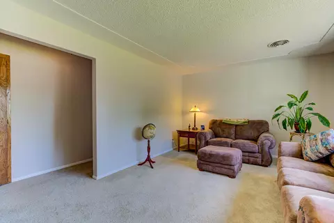 1322 Ledell Dr, Redding, CA 96002 photo 3