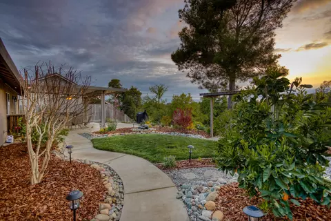 4488 Rose Terrace Dr, Redding, CA 96001 photo 3