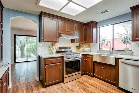 1656 Kildare Dr, Redding, CA 96001 photo 2