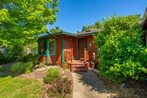 1131 Kirkwood Cir, Redding, CA 96003 photo 3