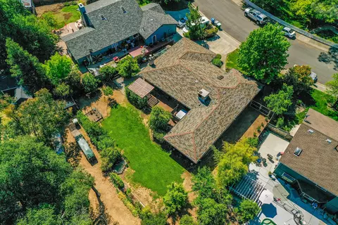 1131 Kirkwood Cir, Redding, CA 96003 photo 4