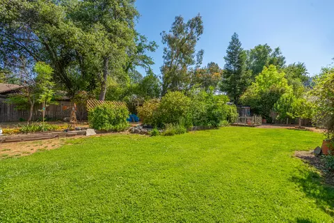 1131 Kirkwood Cir, Redding, CA 96003 photo 21