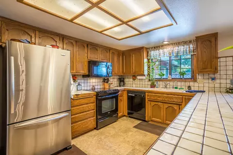1131 Kirkwood Cir, Redding, CA 96003 photo 10