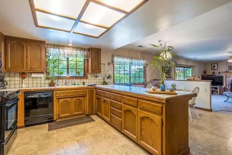 1131 Kirkwood Cir, Redding, CA 96003 photo 9
