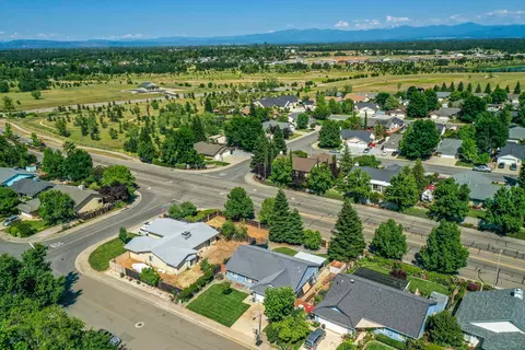 3921 Capricorn Way, Redding, CA 96002 photo 21