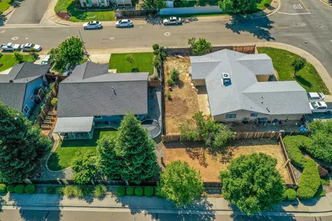 3921 Capricorn Way, Redding, CA 96002 photo 20