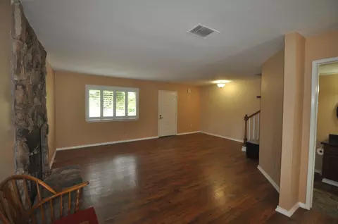 3071 Northwoods Way, Redding, CA 96002 photo 4