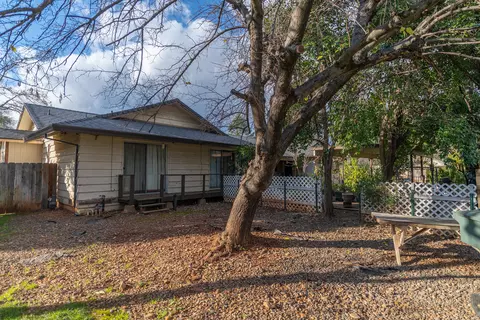 5012 Surrey Dr, Redding, CA 96002 photo 2
