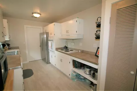 2864 King St, Redding, CA 96002 photo 3